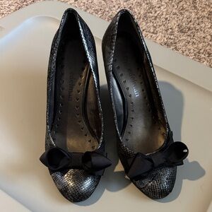 Libby Edelman Metallic Black Wedges with Bow